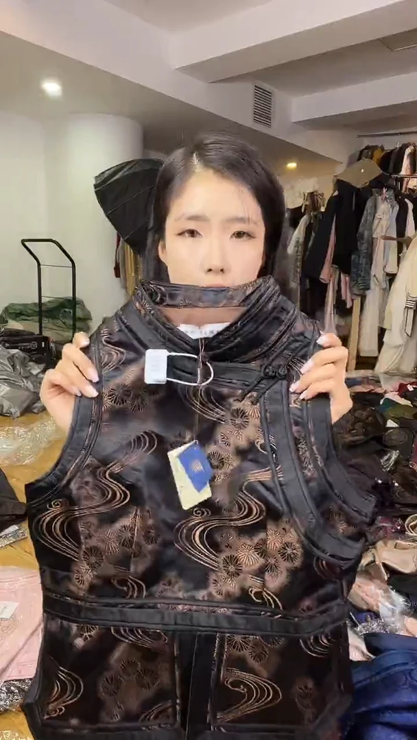 马甲       M码       80-105斤