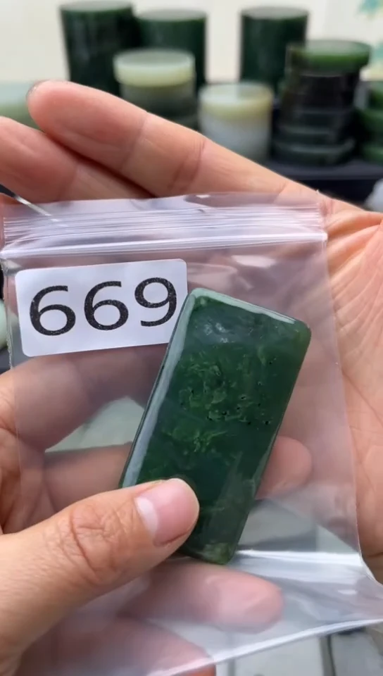 未镶嵌和田玉珠宝半成品牌子