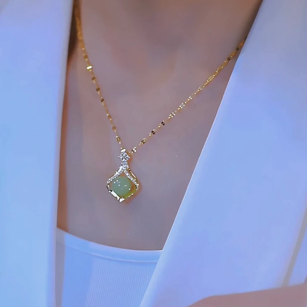 钛钢项链钛钢项链女款新款轻奢小荷包项链绿色饰品小众气质百搭