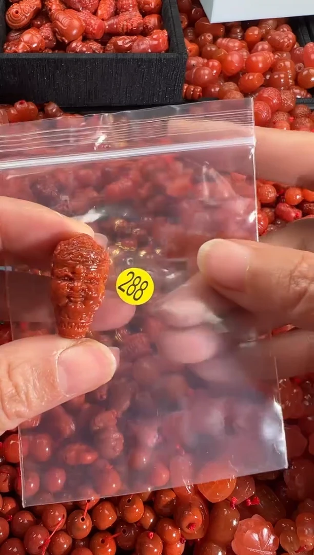 【闪购商品】南红玛瑙颈饰未镶嵌1