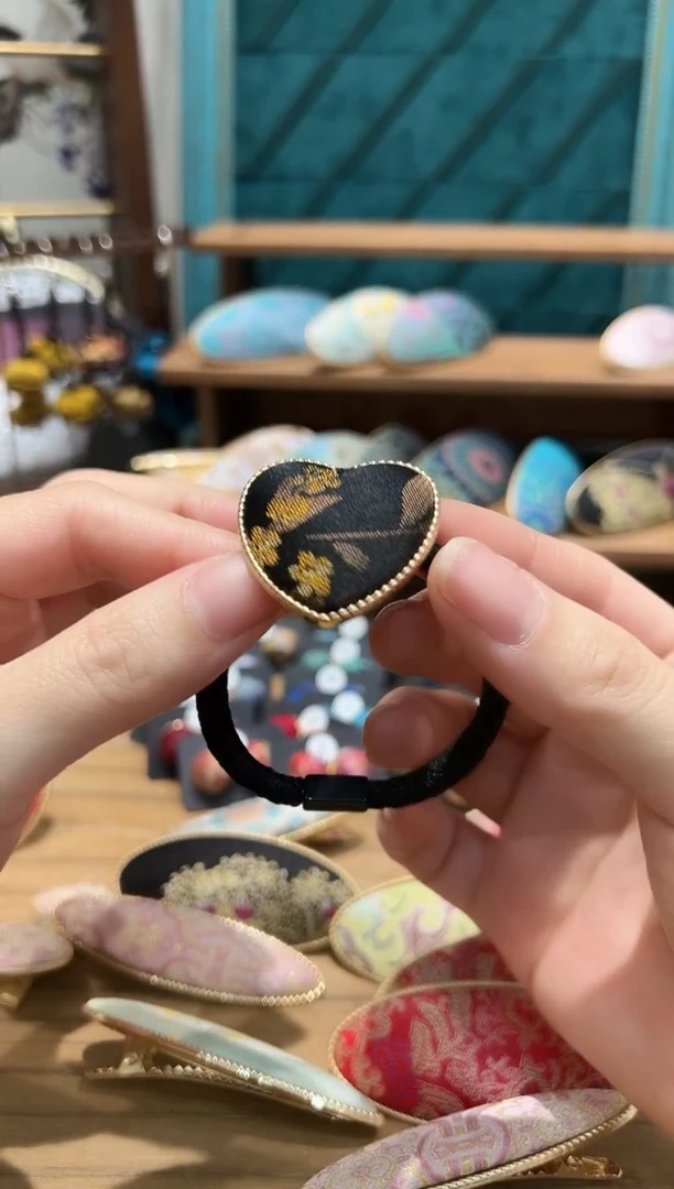 【闪购商品】【一物一拍专车】黑金爱心发绳一个