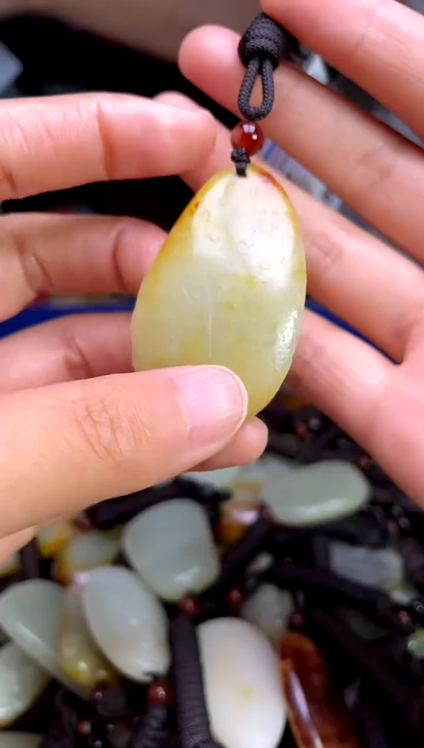 和田玉未镶嵌颈饰1