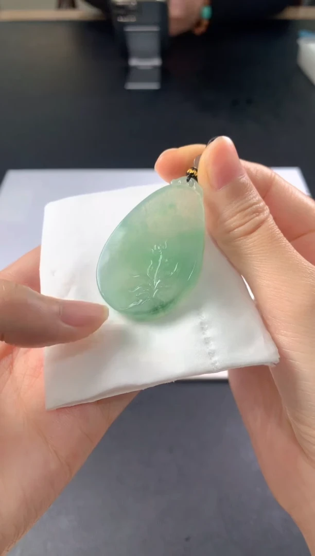 未镶嵌定制翡翠闲****美毛货抛光