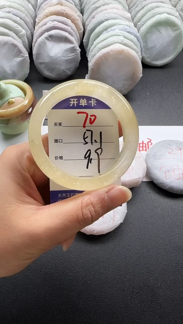 未镶嵌手镯石英质玉70