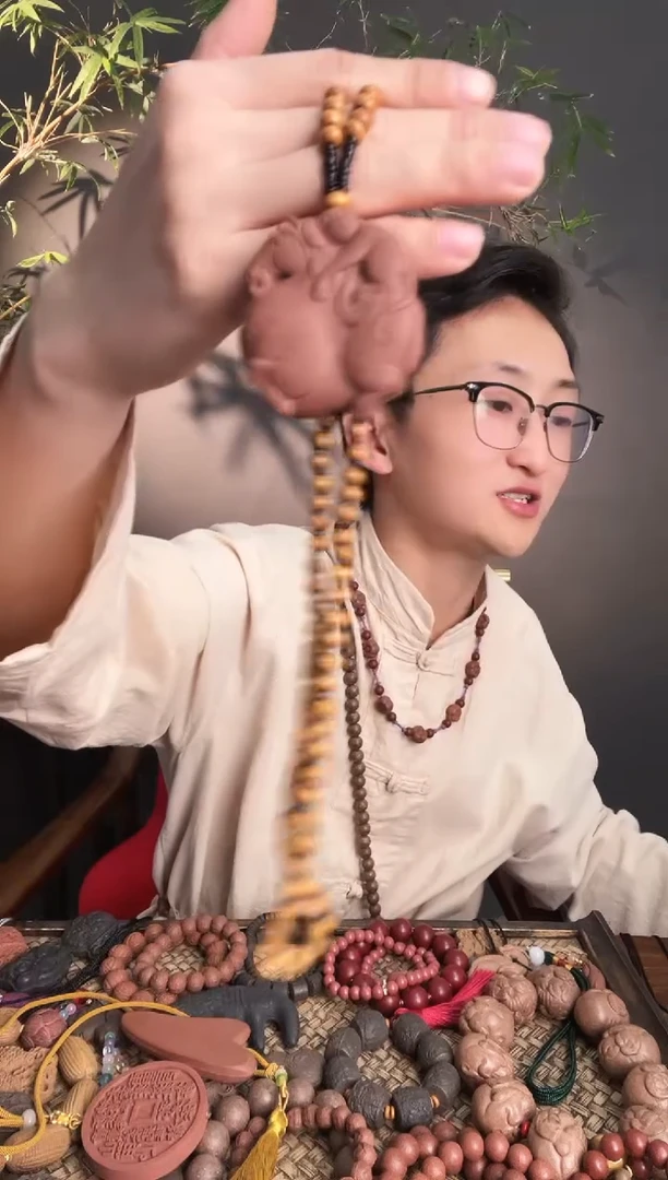 泥塑红麝马上封侯