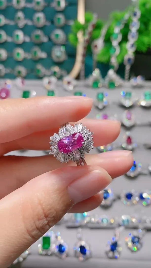 18K金戒指彩色蓝宝石18K金镶嵌.