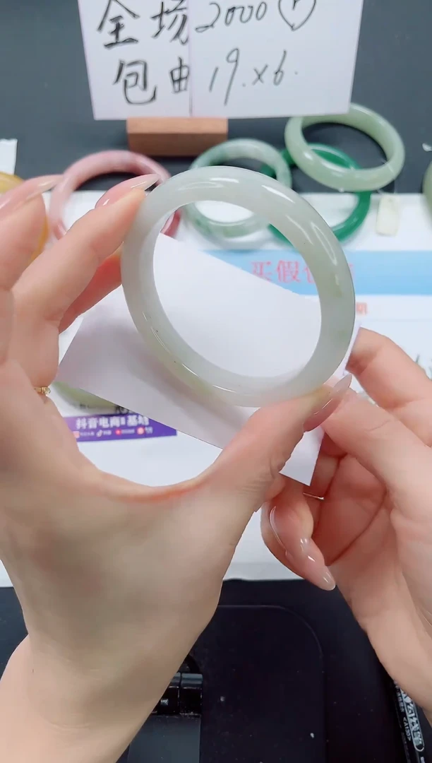 未镶嵌手镯石英质玉10-62