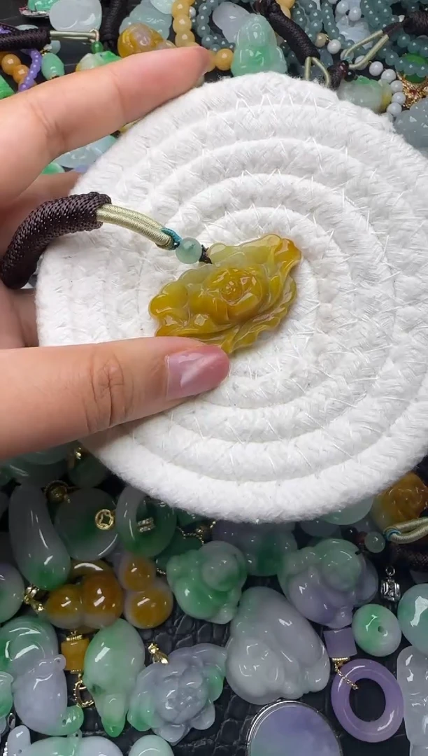 颈饰未镶嵌翡翠缅甸翡翠吊坠