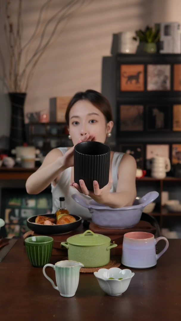 陶瓷北欧风格黑色浮雕笔筒 筷子筒 微瑕 凑满20发货