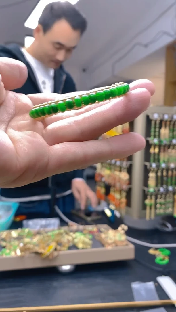 【闪购商品】翡翠耳饰合金225翡翠手镯