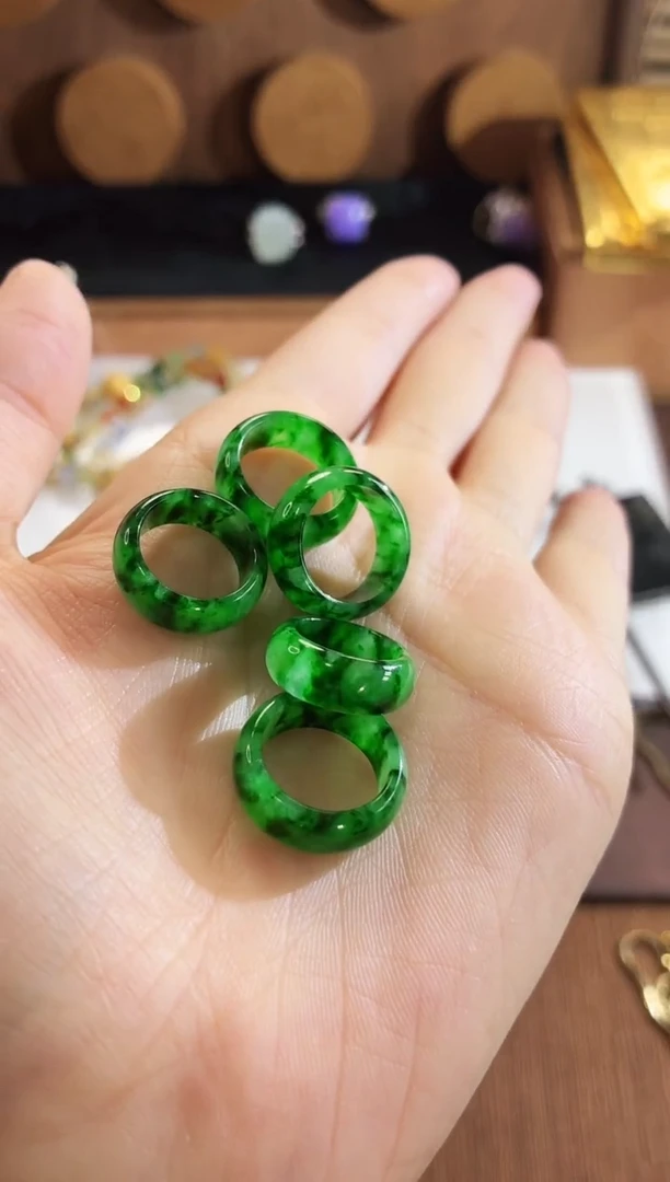 颈饰未镶嵌翡翠吊坠 多样性发货 发其一