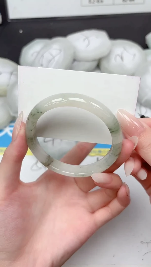 未镶嵌手镯石英质玉42-58.9