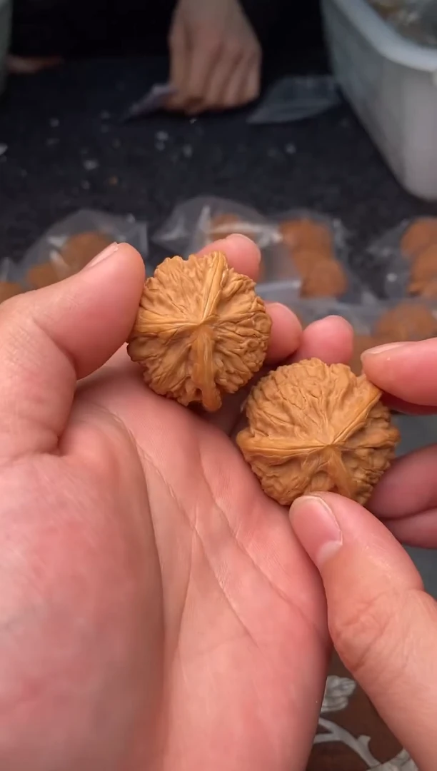 【闪购商品】文玩核桃把件G184号38尺三棱文山