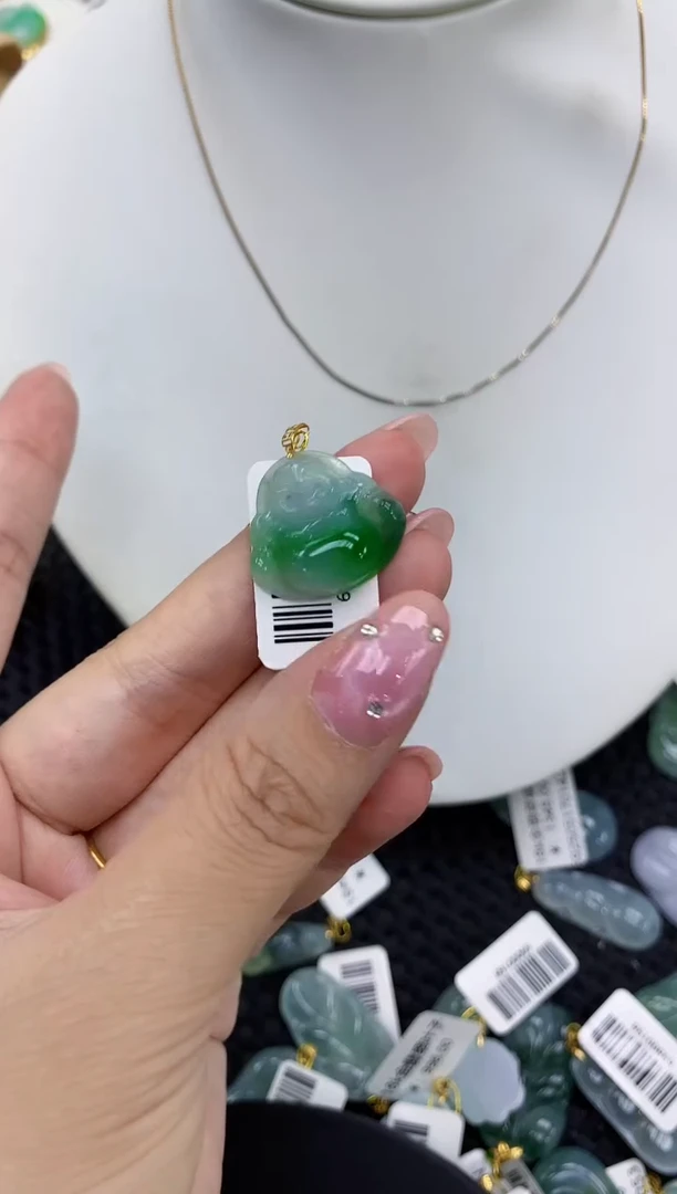 翡翠18K金镶嵌颈饰1111111111