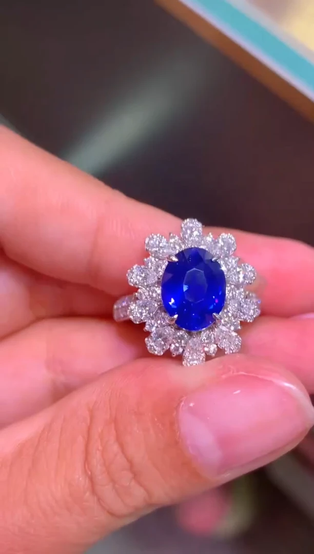 戒指蓝宝石18K金镶嵌3.07CT