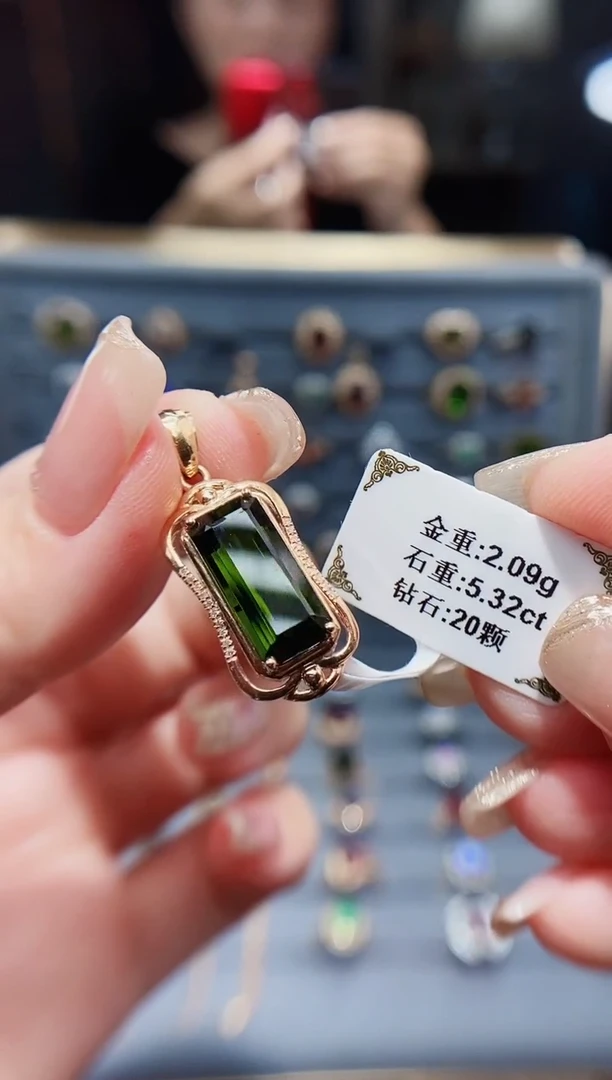 18K金镶嵌颈饰碧玺5.32.