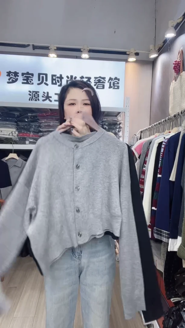 灰色不规则开衫9999999999999