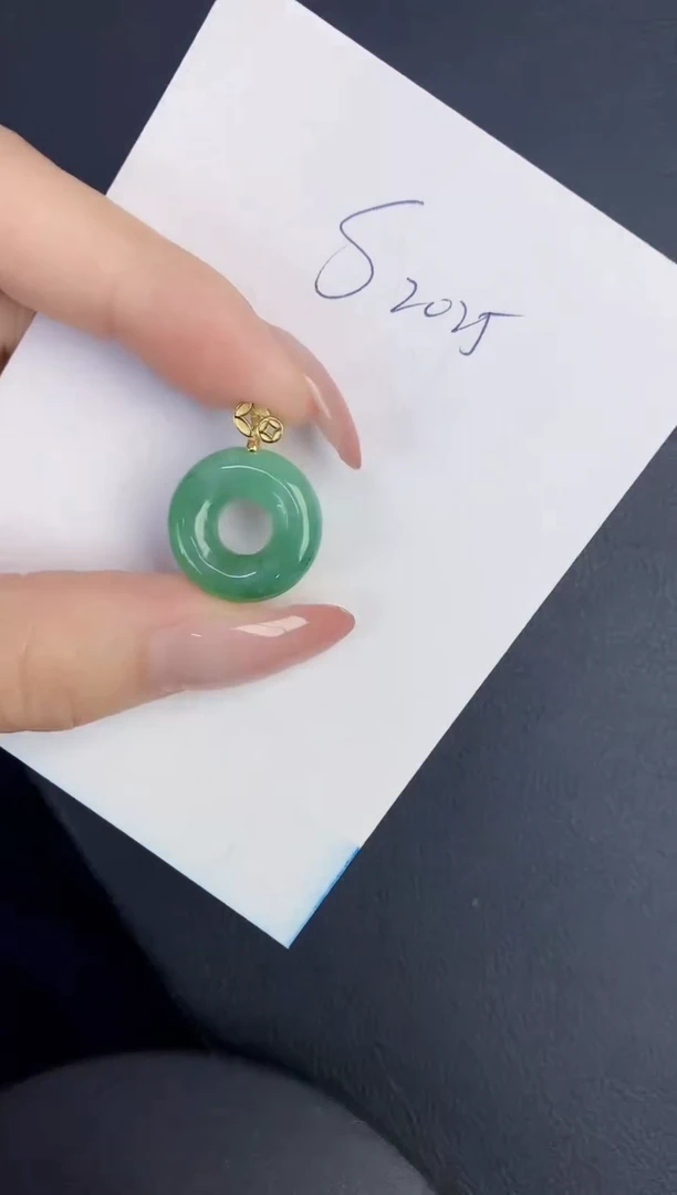 翡翠未镶嵌颈饰缅甸天然翡翠A货