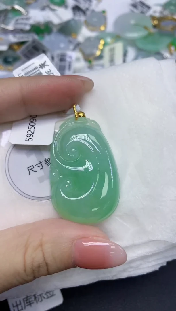 颈饰18K金镶嵌翡翠天然缅甸翡翠A货多样性发一件