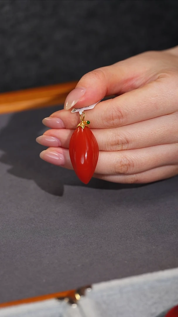 吊坠(不含链)18K金镶嵌南红玛瑙原矿D11