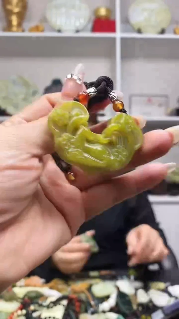未镶嵌岫玉吊坠
