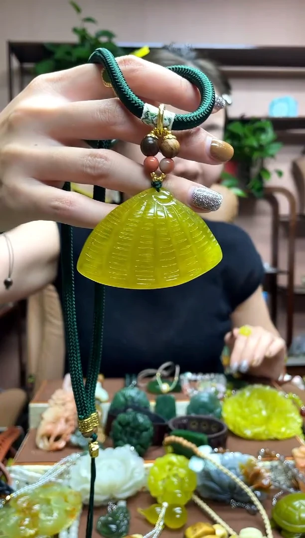 未镶嵌岫玉吊坠·