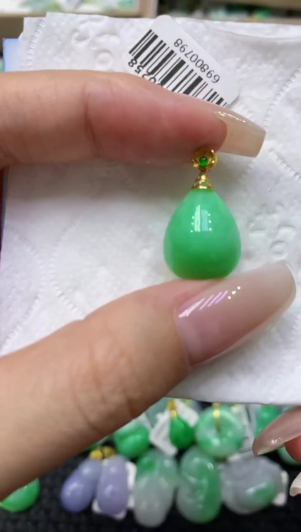 颈饰18K金镶嵌翡翠天然缅甸翡翠A货