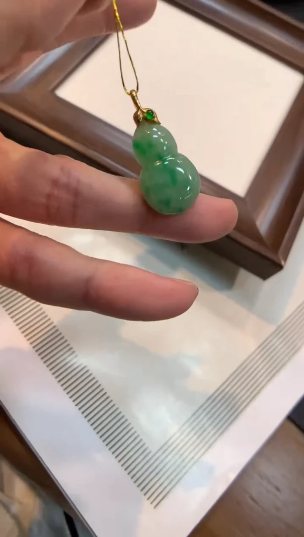 翡翠18K金镶嵌颈饰花件吊坠