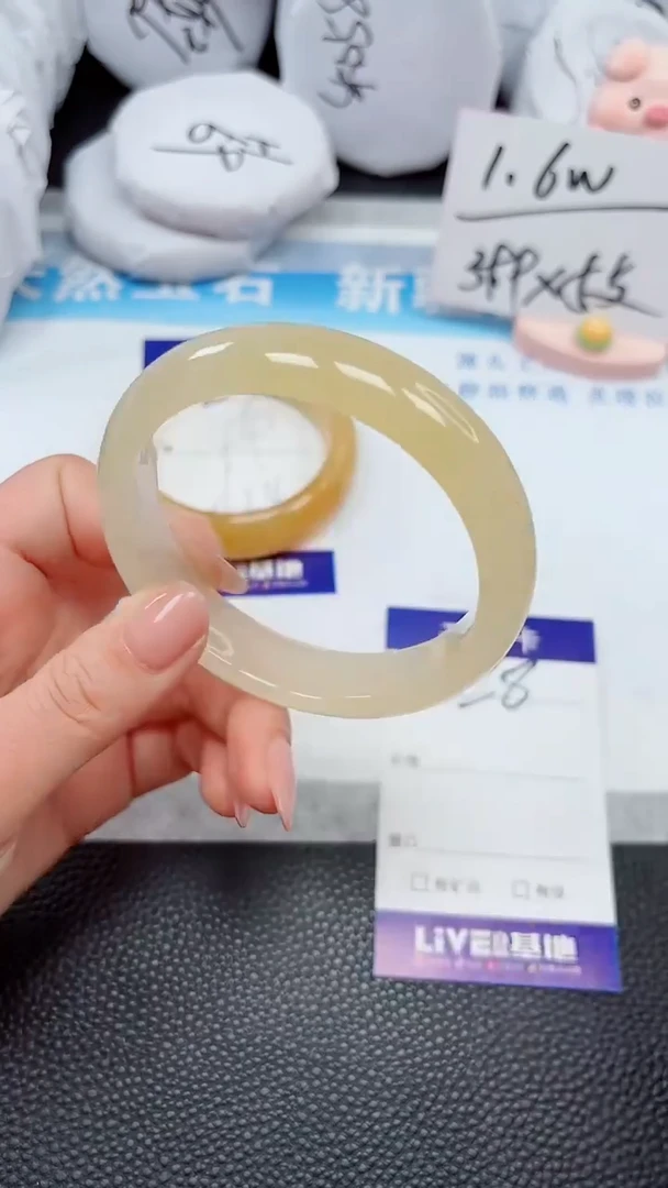 【闪购商品】石英质玉手镯未镶嵌228