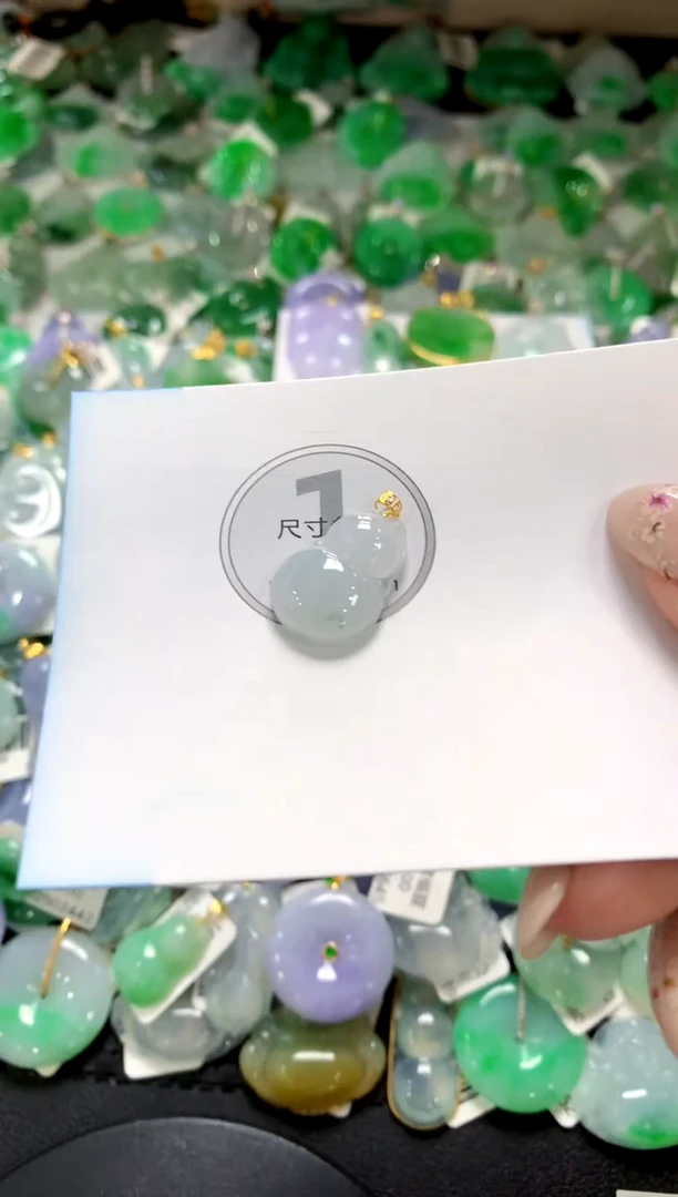 翡翠18K金镶嵌颈饰1111111111111111