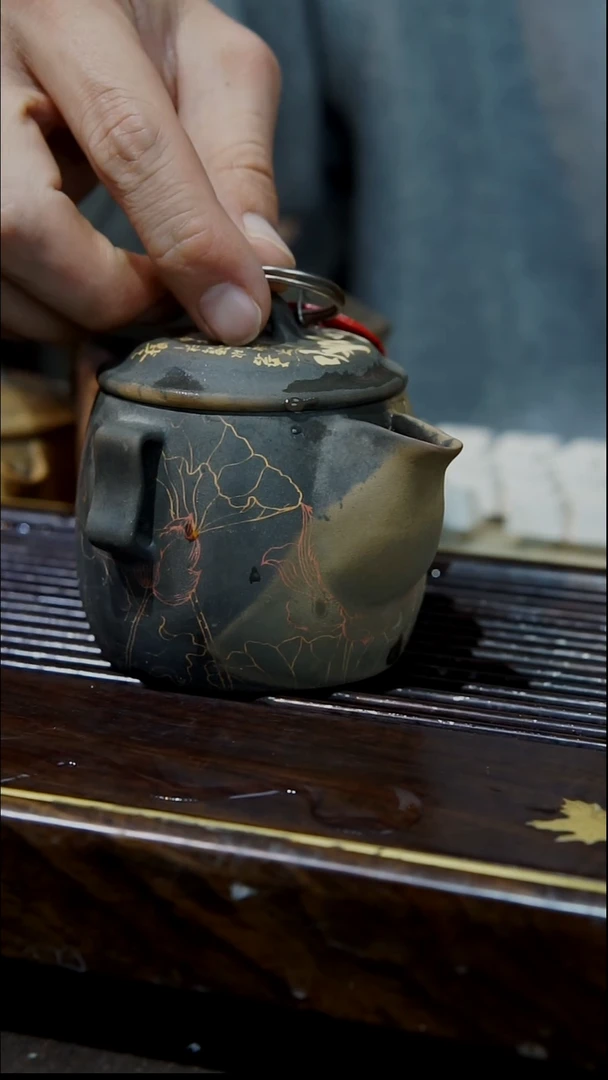 云南建水紫陶081 微瑕  全手工彩填壶  150cc