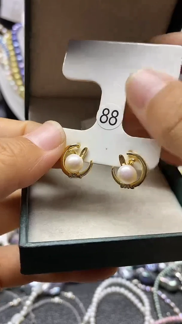 颈饰未镶嵌淡水珍珠多人