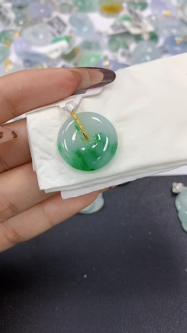 颈饰18K金镶嵌翡翠a货假一赔三支持复检百元上9元证书费自理