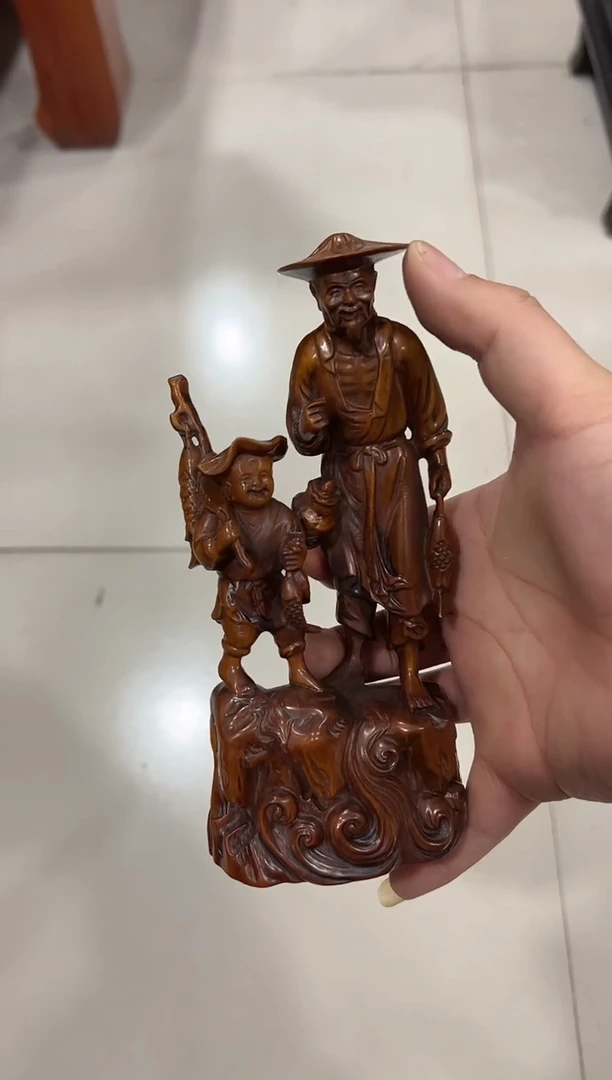北**高黄杨渔翁摆件