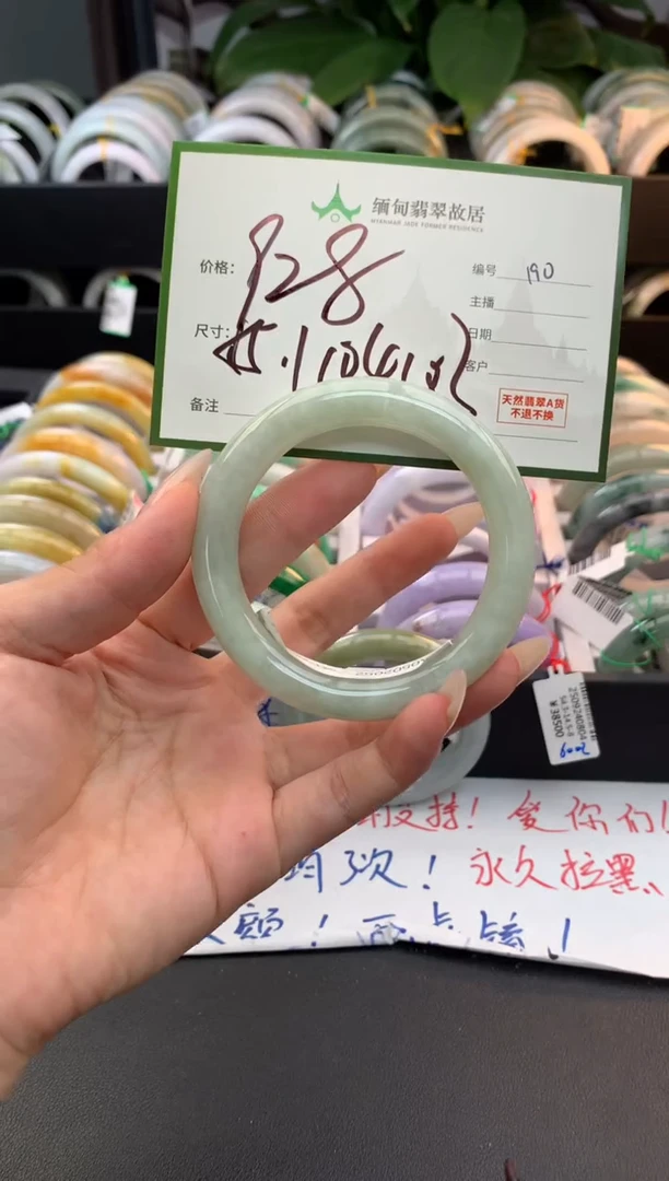 未镶嵌定制翡翠毛货需精细抛光+多人