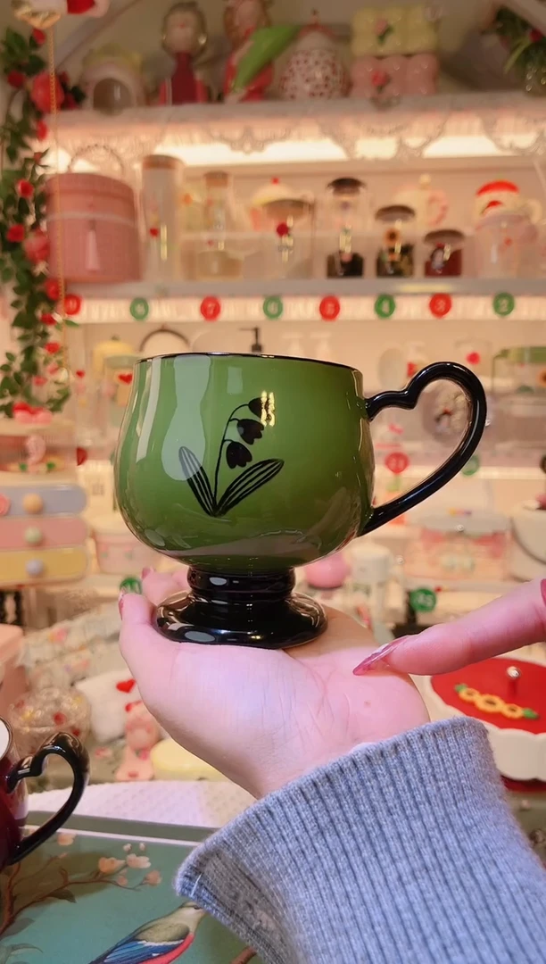 复古高脚杯绿色——小家焕新必备！