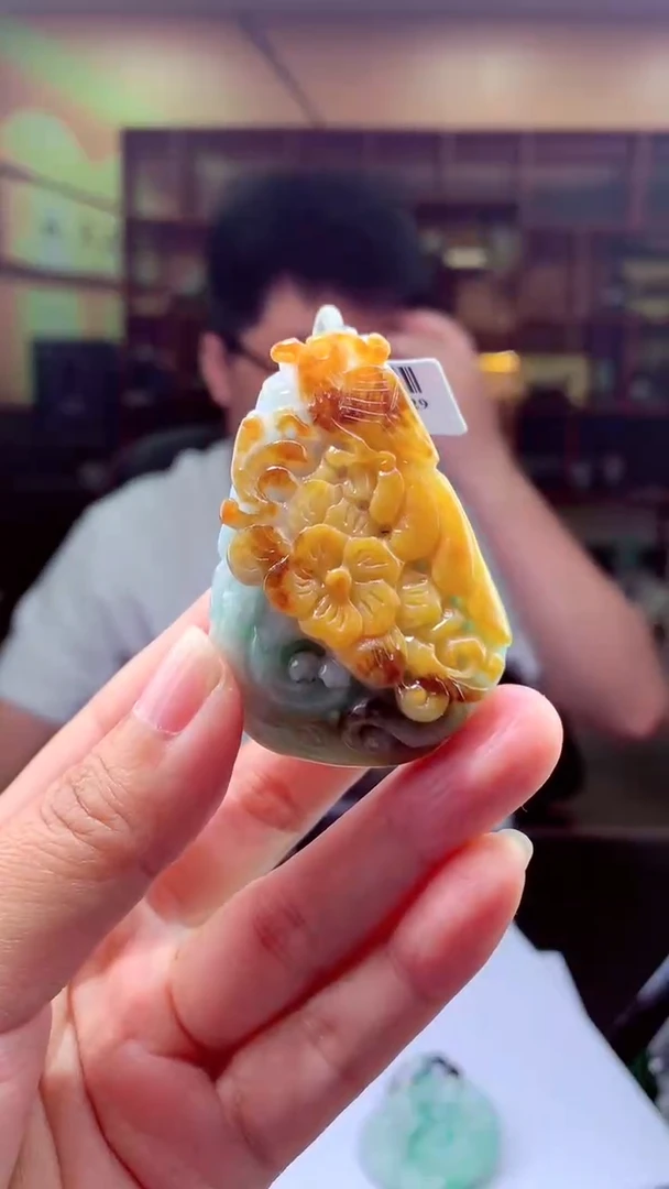 翡翠未镶嵌吊坠(不含链)天然A货翡翠（拍一发一）