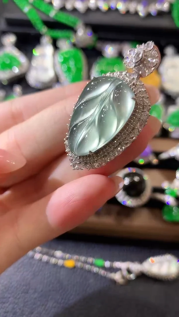 吊坠(不含链)18K金镶嵌翡翠C76