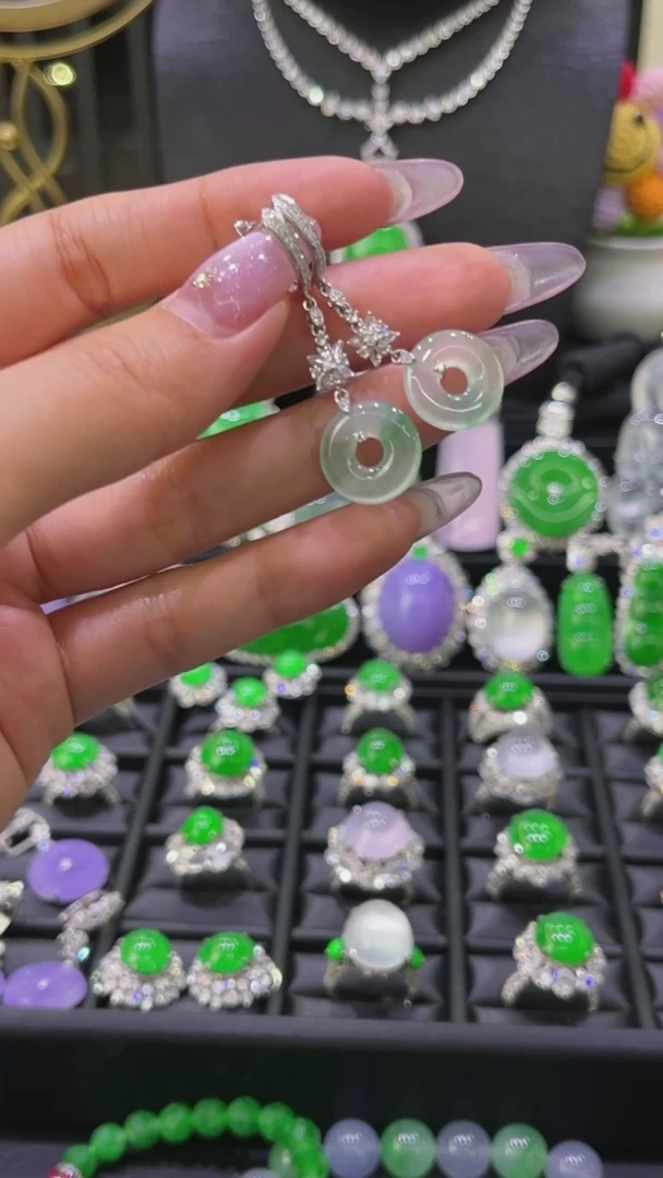 18K金镶嵌翡翠耳饰耳坠