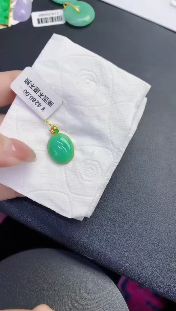 颈饰18K金镶嵌翡翠缅甸天然翡翠a货