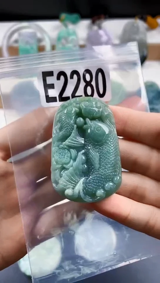 颈饰未镶嵌翡翠天然翡翠吊坠挂件