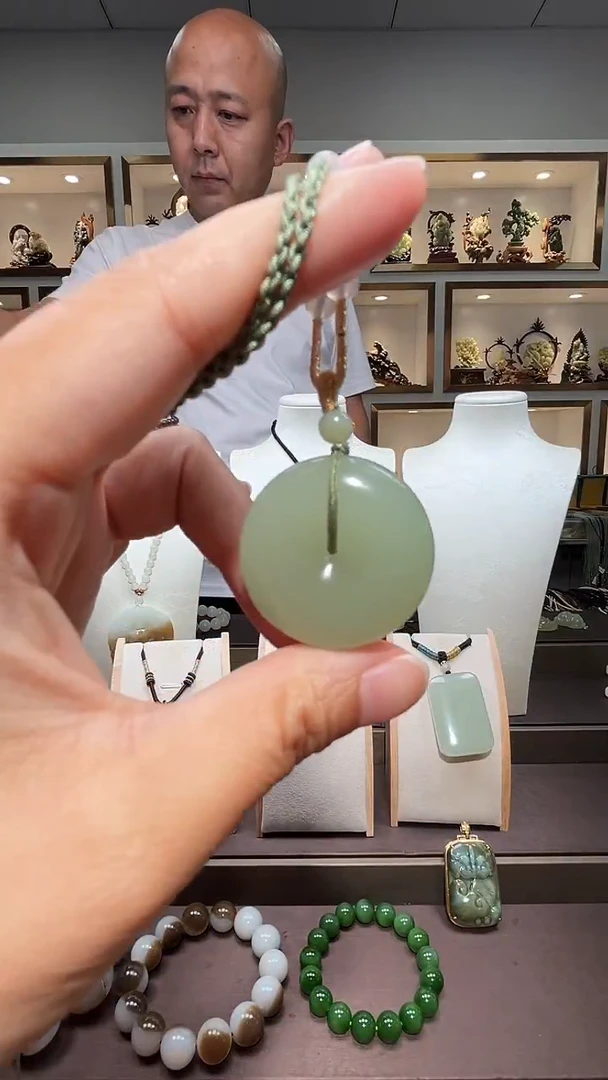 和田玉未镶嵌颈饰苏