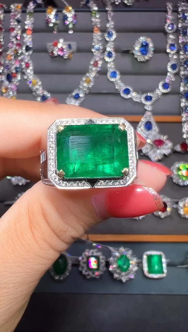 18K金镶嵌戒指祖母绿9.14ct/吉尔德/VVG
