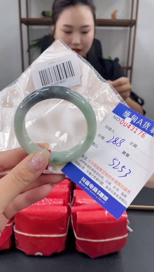 未镶嵌手镯翡翠