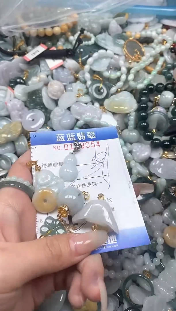 【闪购商品】翡翠颈饰未镶嵌闪购0153054多样性发其一