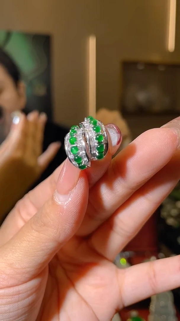 【闪购商品】翡翠耳饰银S925镶嵌天然翡翠A货