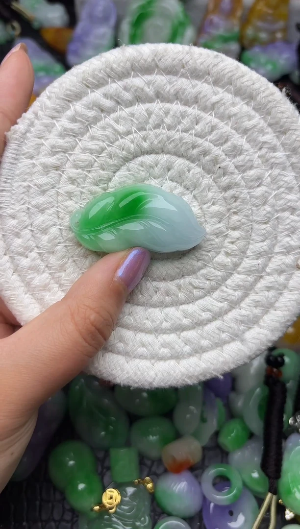 颈饰未镶嵌翡翠缅甸翡翠吊坠