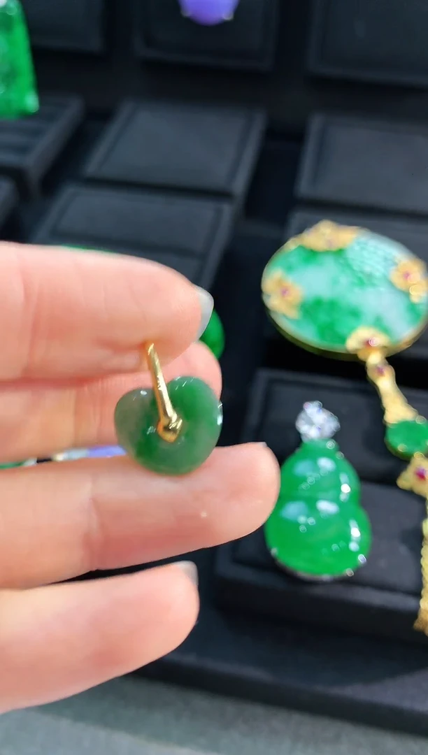 【闪购商品】翡翠吊坠(不含链)18K金镶嵌吊坠