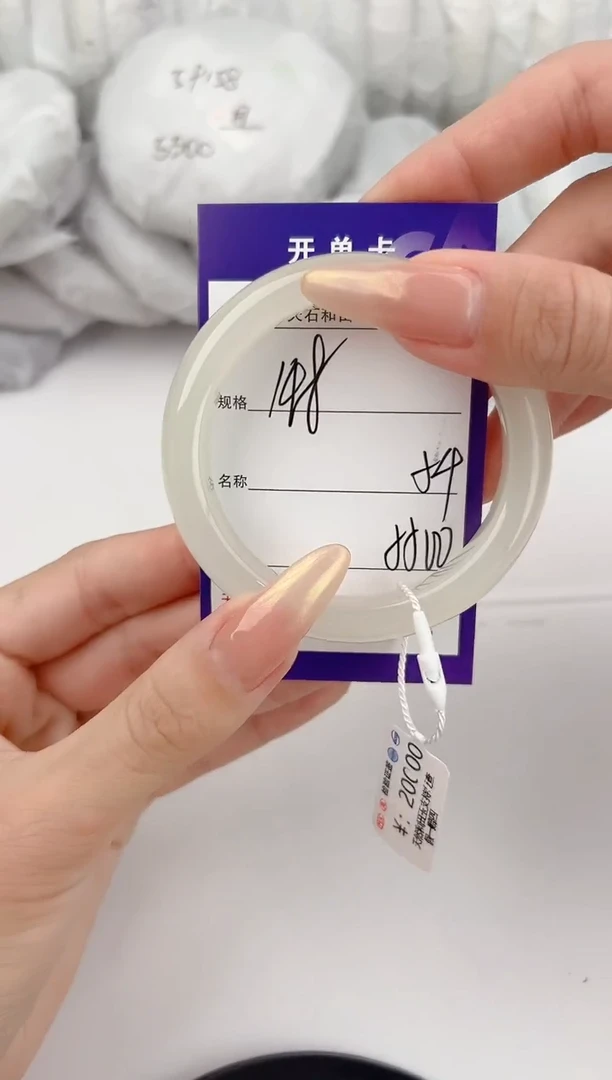 和田玉手镯未镶嵌148颜色微差无瑕疵