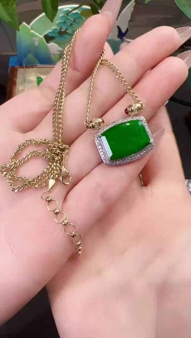 【闪购商品】翡翠颈饰18K金镶嵌吊坠